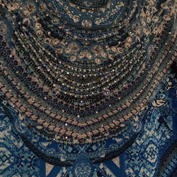 Beautiful Blouse - Picture 2 of 5